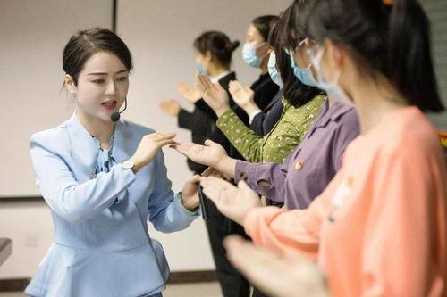 額濟(ji)納(na)旗團(tuan)委舉(ju)辦青(qing)年(nian)禮(li)儀(yi)服務隊業(ye)務(wu)素質提(ti)升活動(dong)